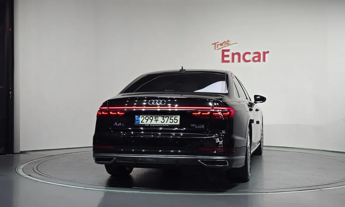 Audi A8 — фото 2