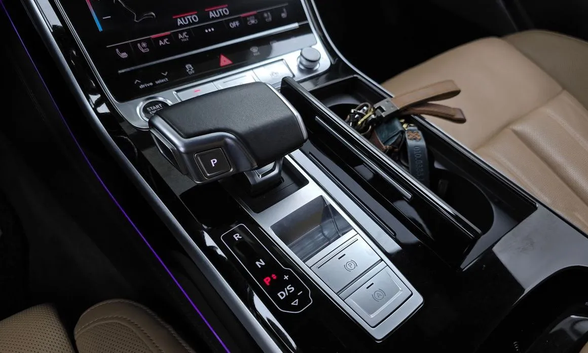 Audi A8 — фото 7