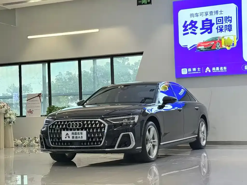 Audi A8 — фото 1