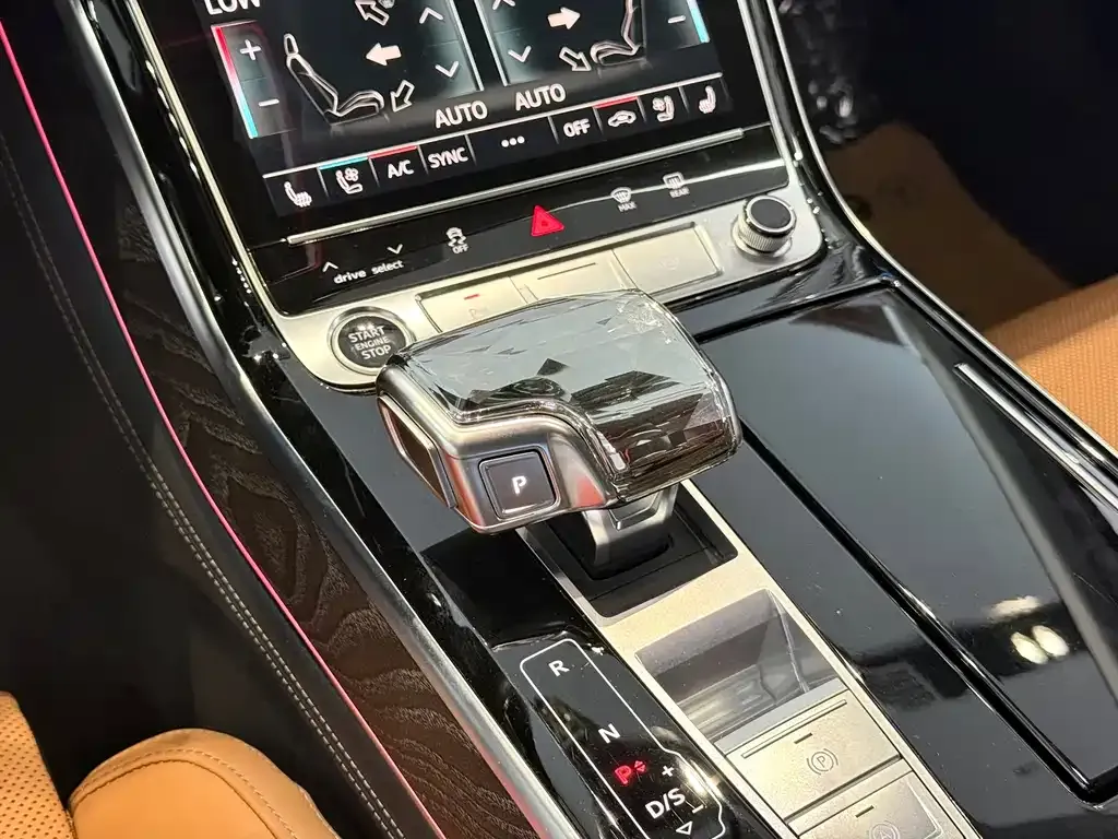 Audi A8 — фото 6