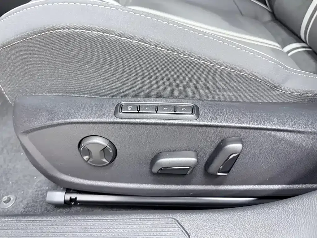Volkswagen Golf — фото 10