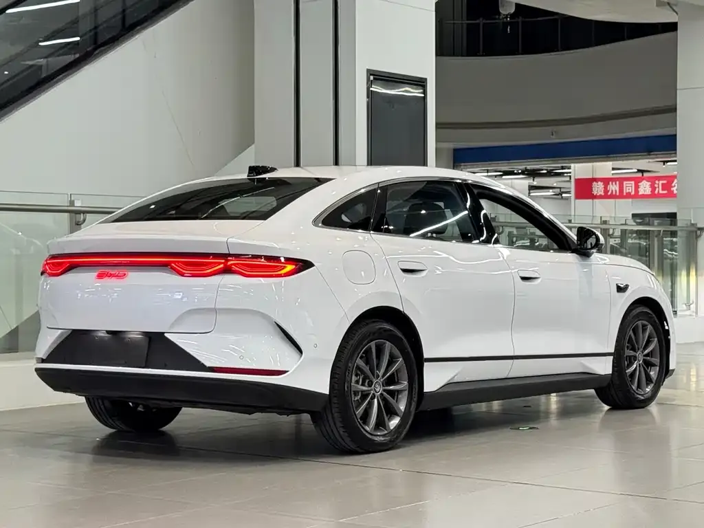 BYD Qin L — фото 6