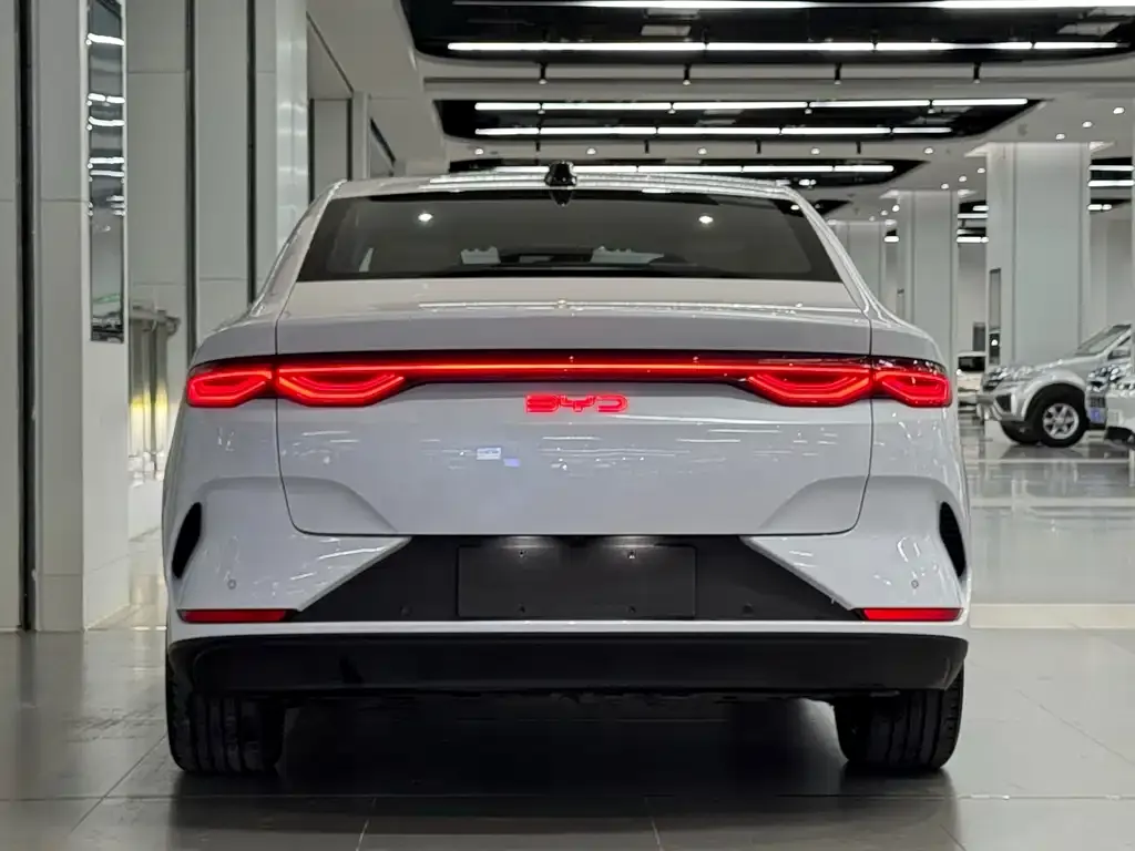 BYD Qin L — фото 2