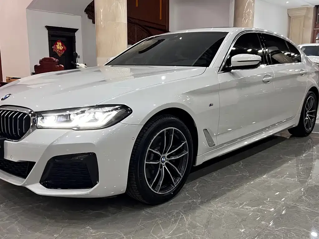 BMW 5 Series — фото 1