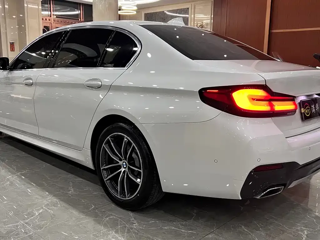 BMW 5 Series — фото 2