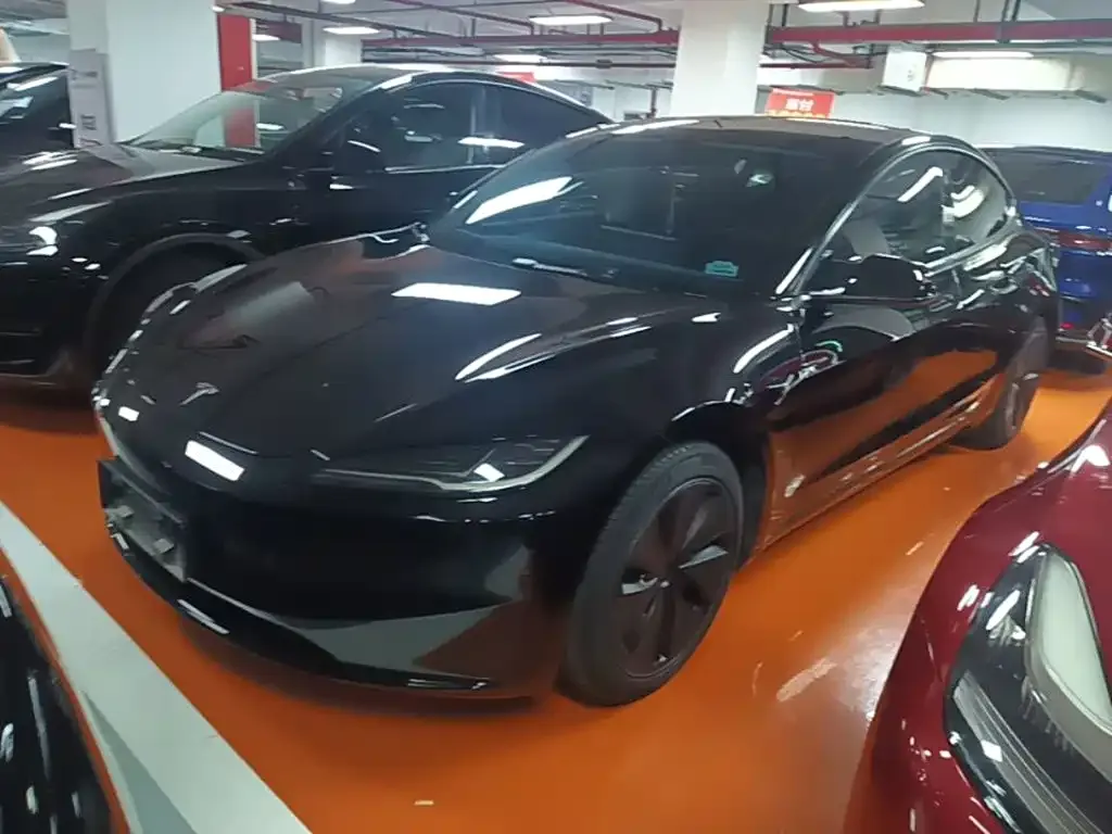 Tesla Model 3 — фото 1
