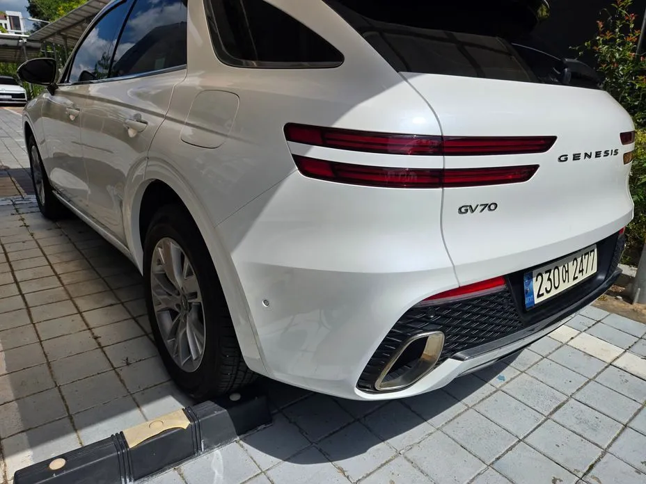 Genesis GV70 — фото 1