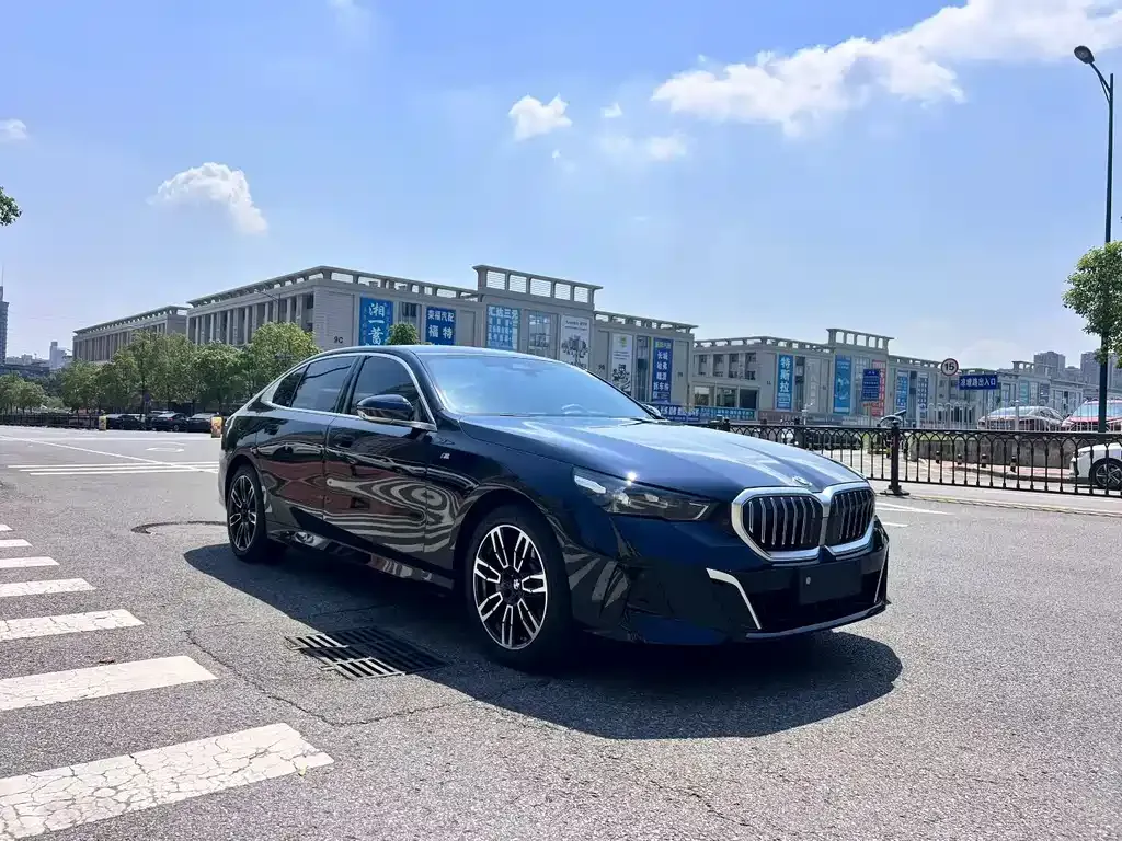 BMW 5 Series — фото 4
