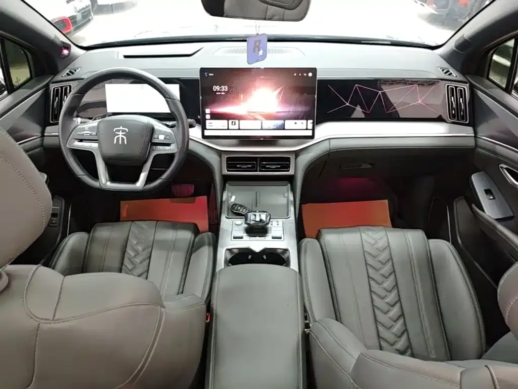BYD L DM-i — фото 9