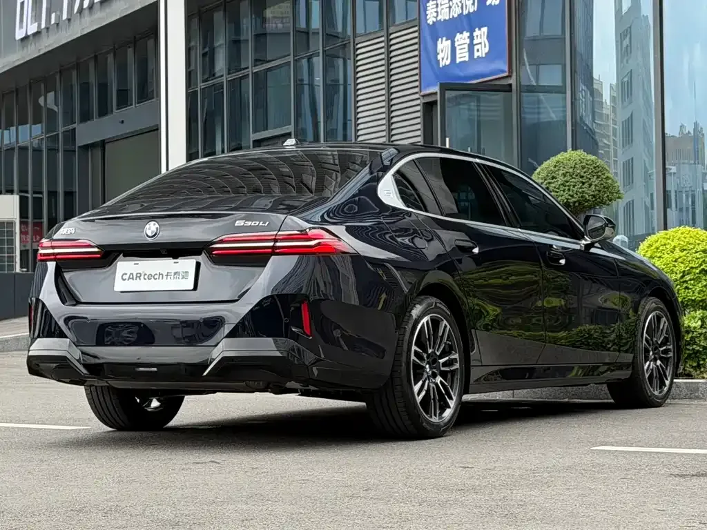 BMW 5 Series — фото 10