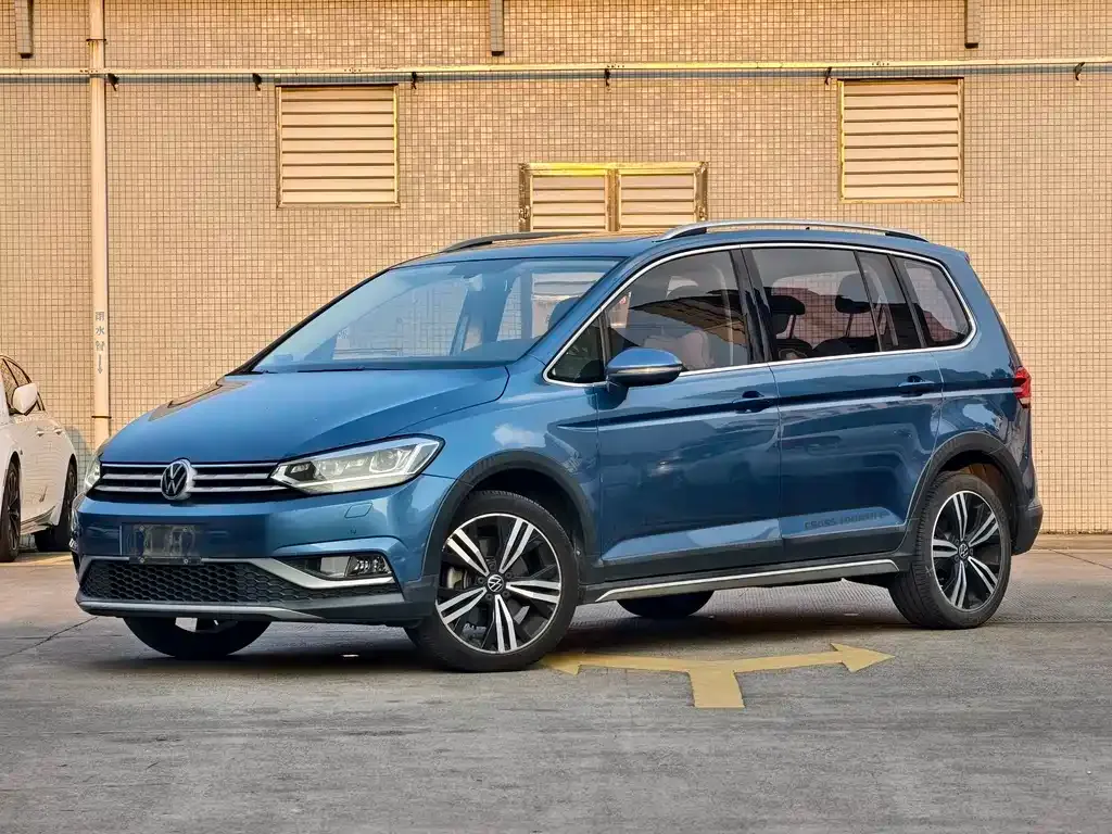 Volkswagen Touran — фото 1