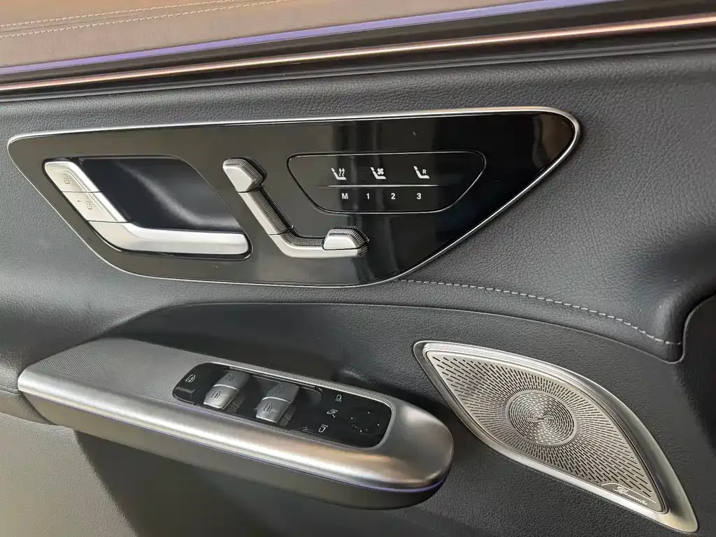 Mercedes-Benz EQE SUV — фото 9