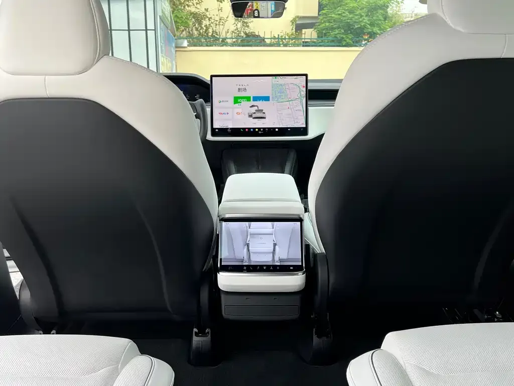 Tesla Model X — фото 2