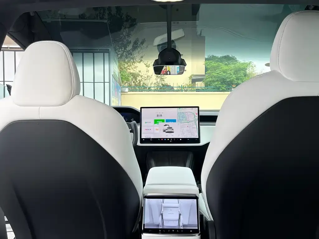 Tesla Model X — фото 4