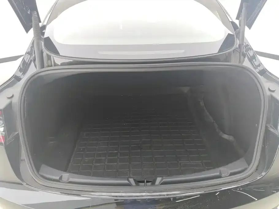 Tesla Model 3 — фото 6
