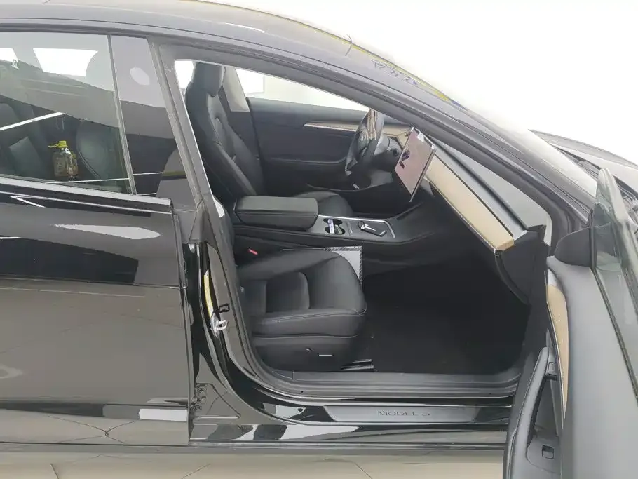 Tesla Model 3 — фото 10