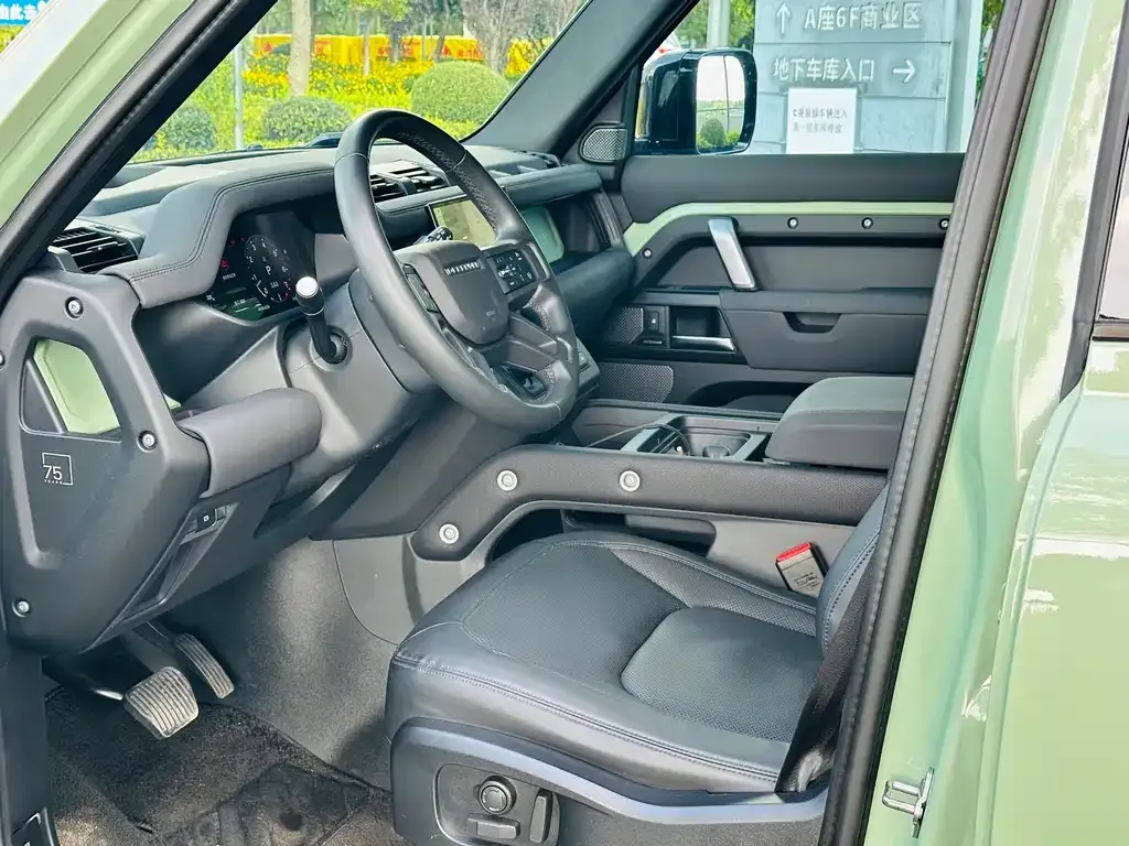 Land Rover Defender — фото 9