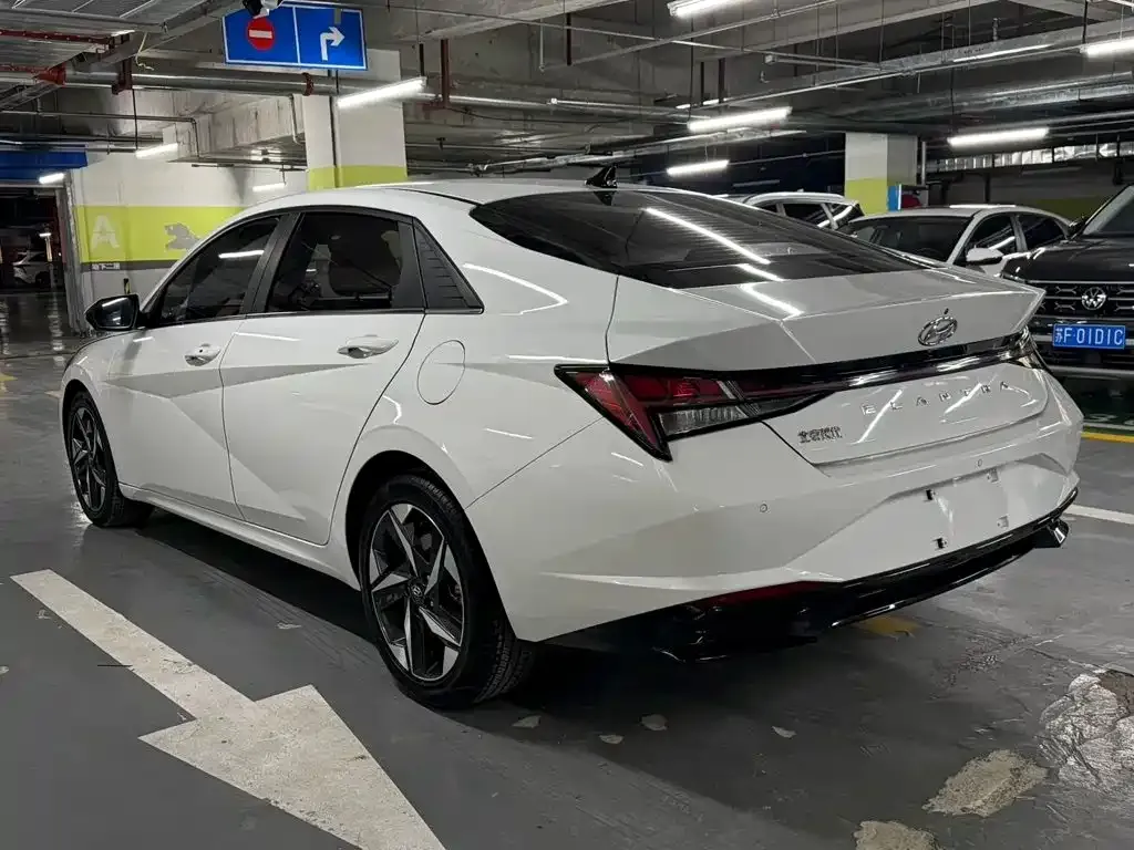 Hyundai Elantra — фото 4