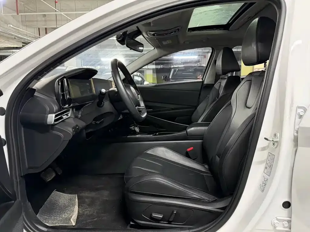 Hyundai Elantra — фото 3