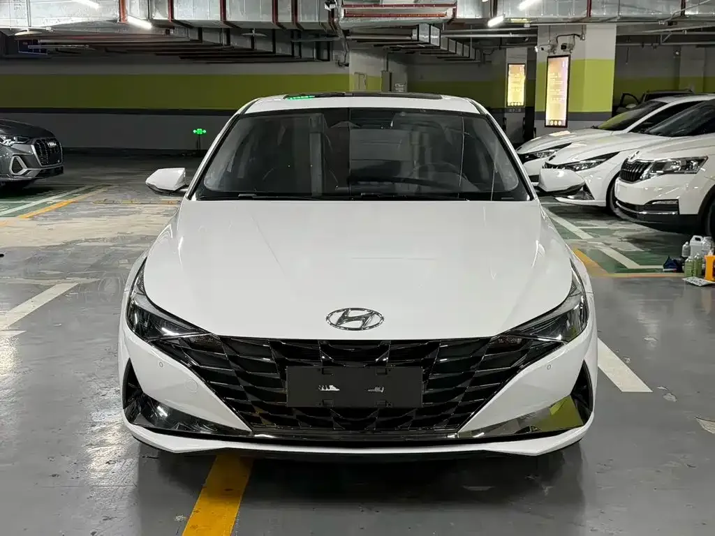 Hyundai Elantra — фото 10