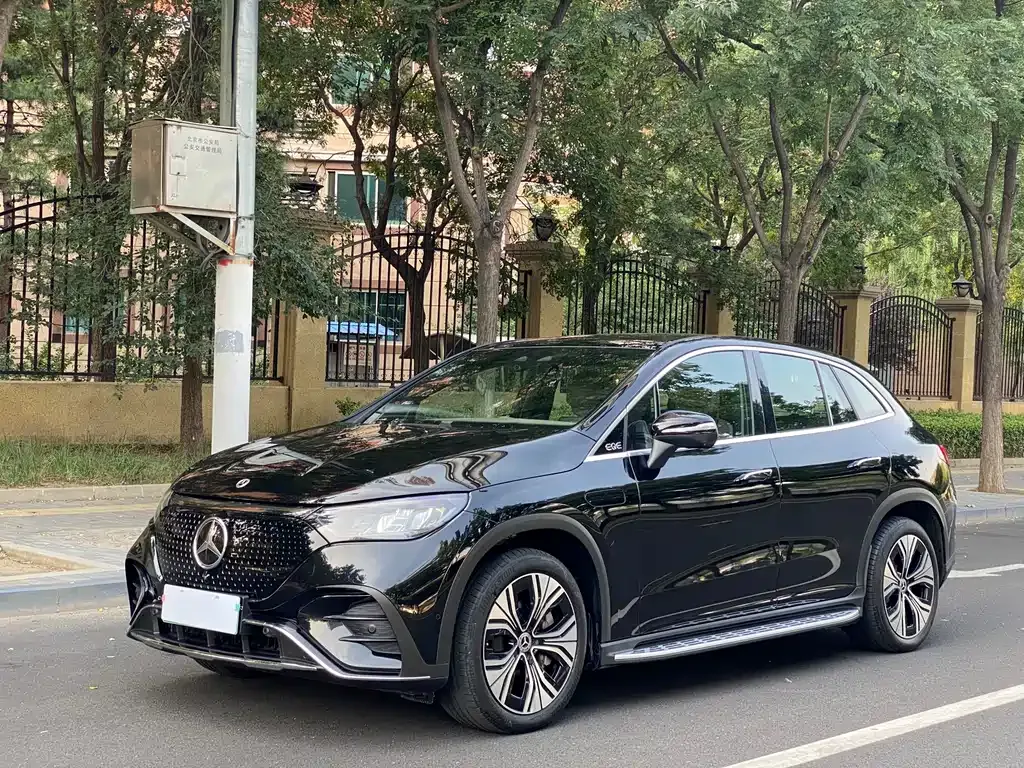 Mercedes-Benz EQE SUV — фото 1