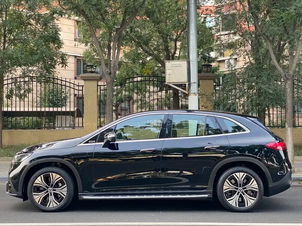 Mercedes-Benz EQE SUV — фото 10
