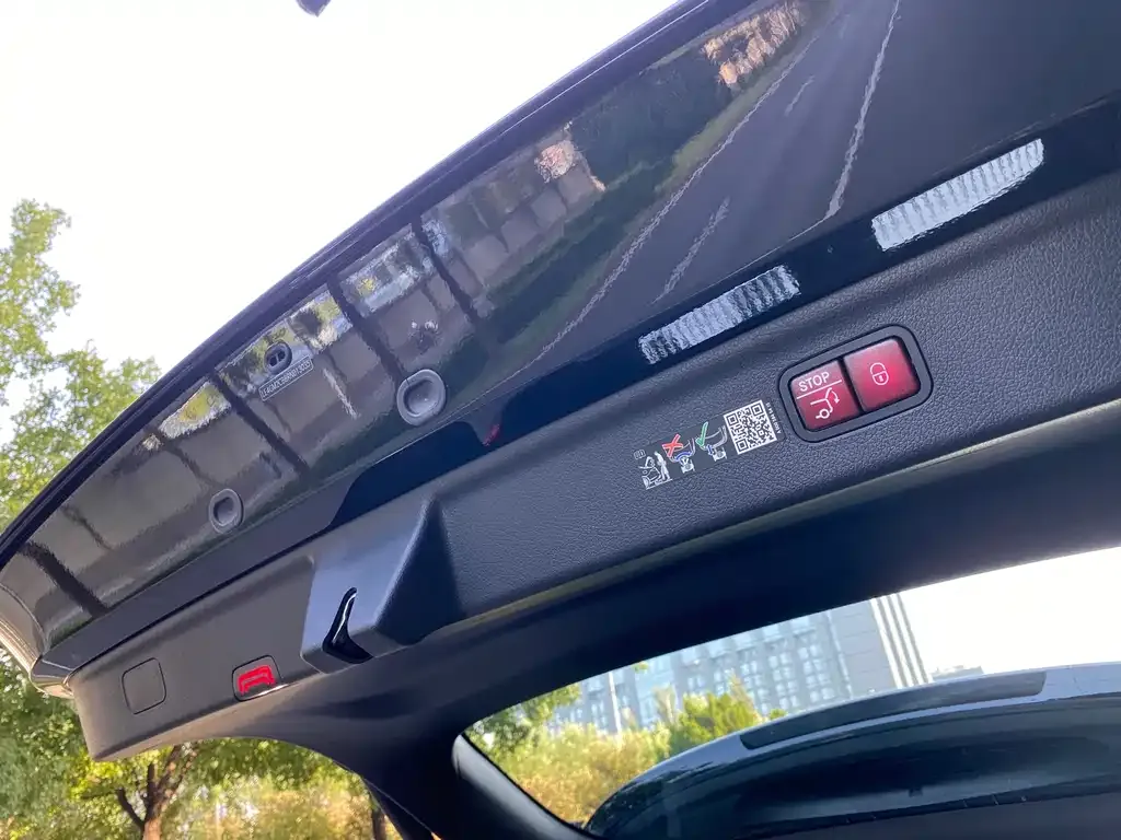 Mercedes-Benz EQE SUV — фото 4
