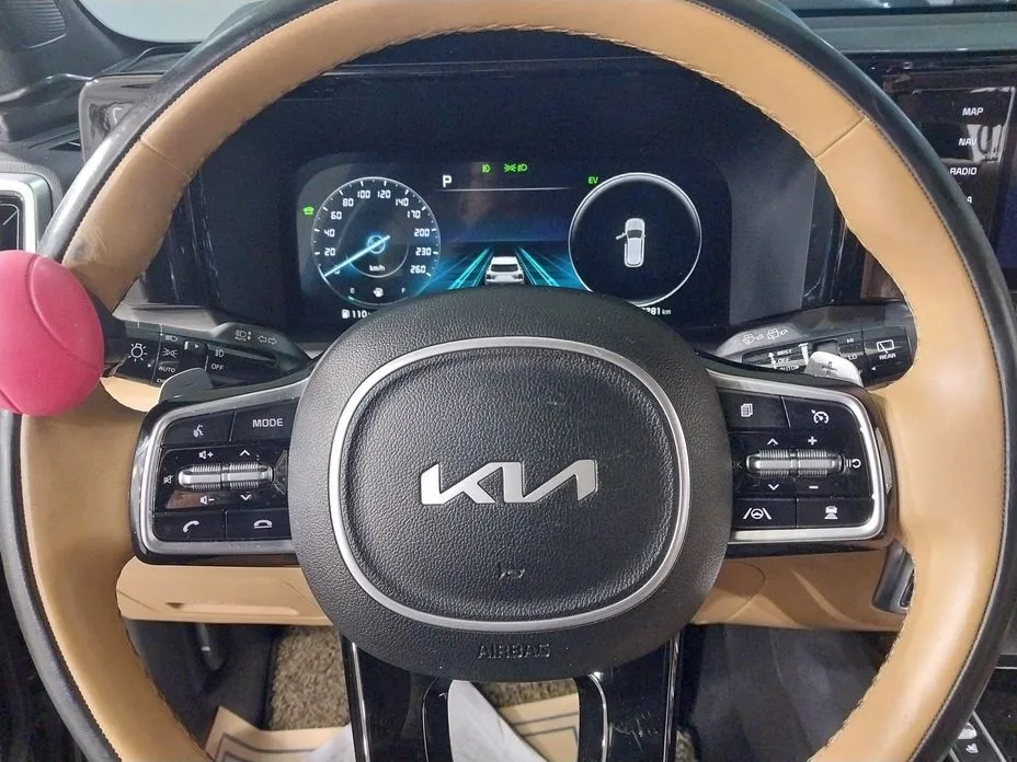 Kia Sorento — фото 8