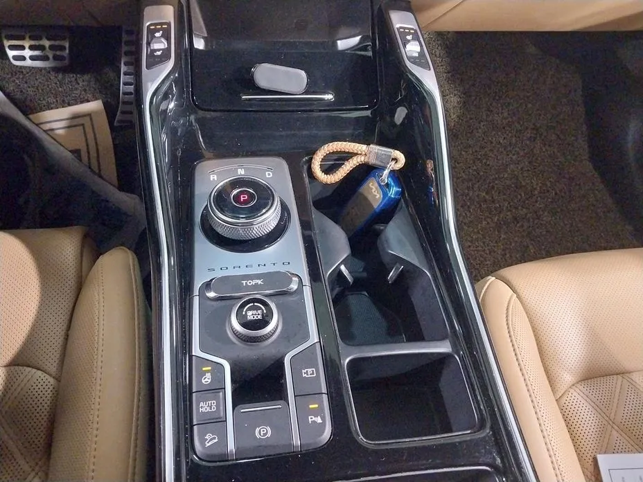 Kia Sorento — фото 9