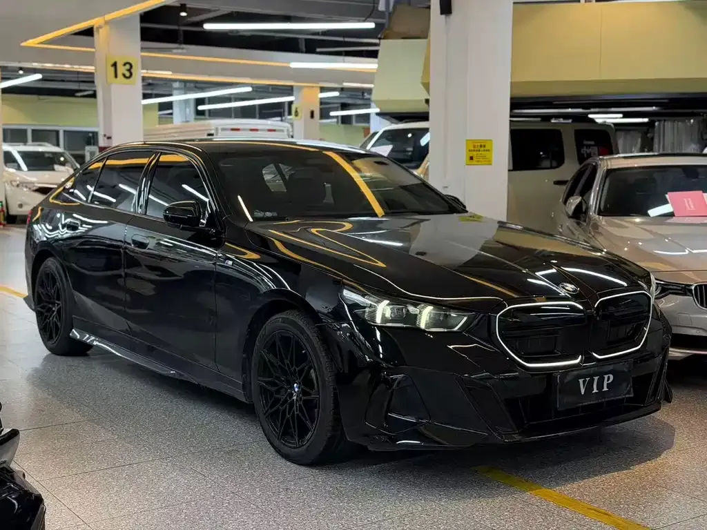 BMW 5 Series — фото 1