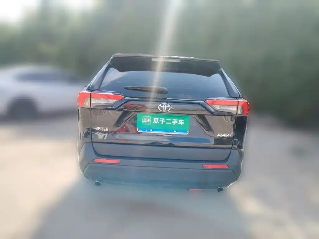 Toyota RAV4 — фото 2