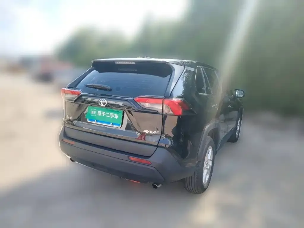Toyota RAV4 — фото 6