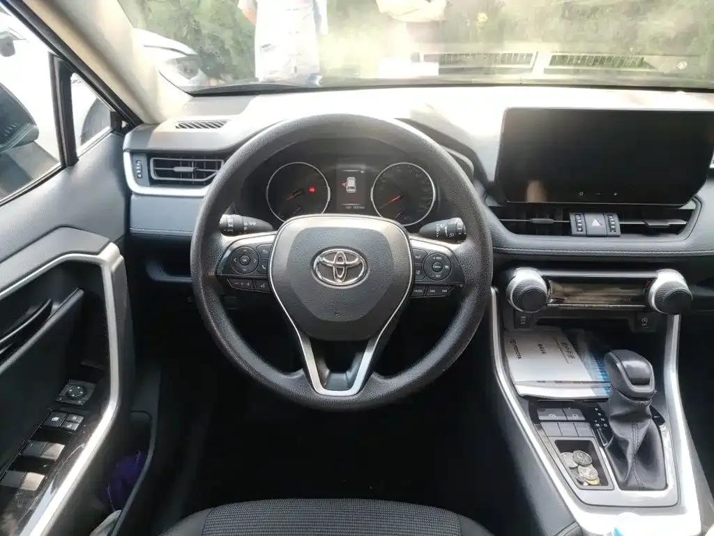 Toyota RAV4 — фото 10