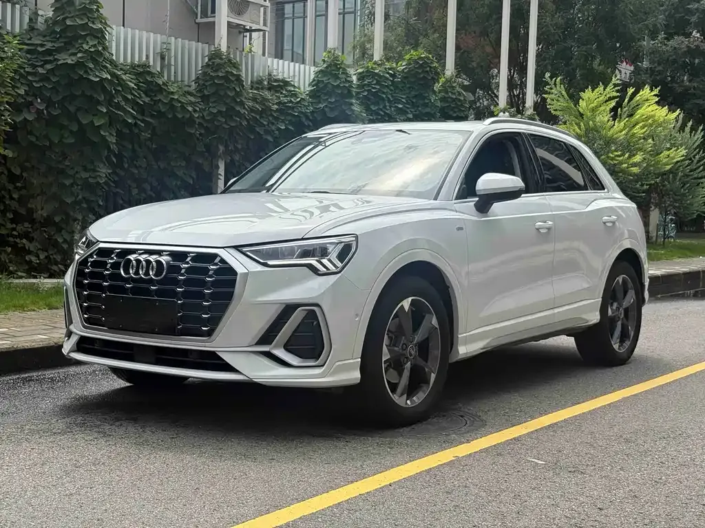 Audi Q3 — фото 1