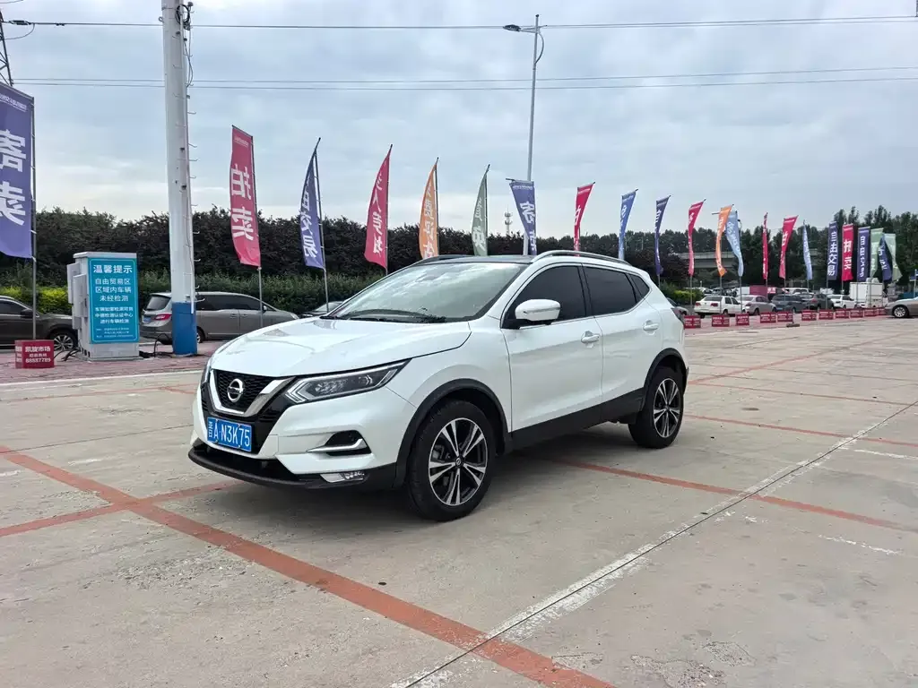 Nissan Qashqai — фото 1