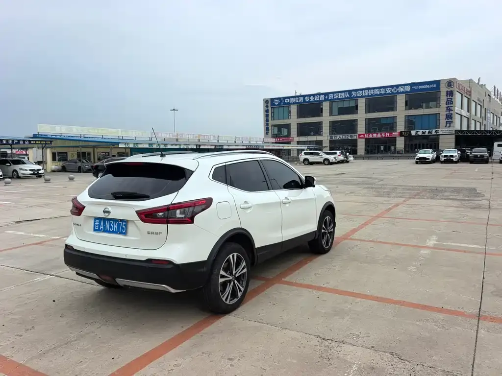 Nissan Qashqai — фото 8