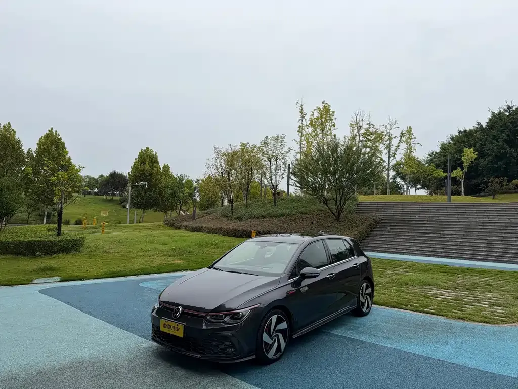 Volkswagen Golf GTI — фото 1