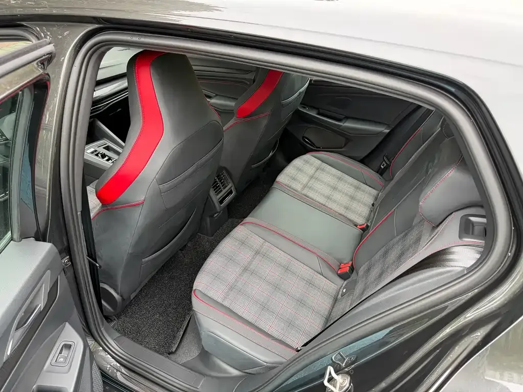 Volkswagen Golf GTI — фото 8