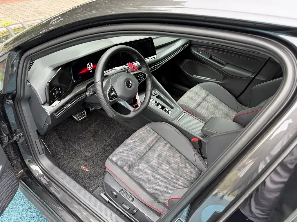 Volkswagen Golf GTI — фото 3