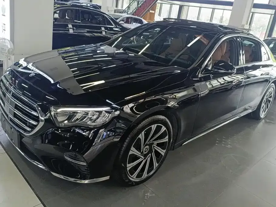 Mercedes-Benz E-Class — фото 1