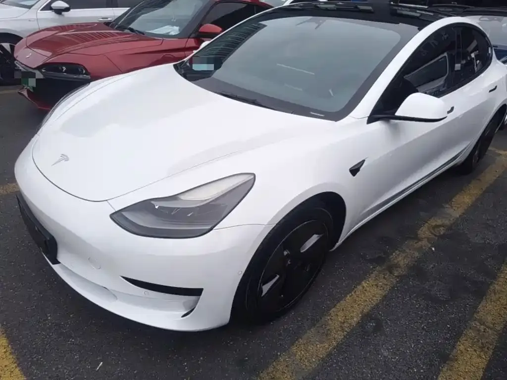 Tesla Model 3 — фото 1