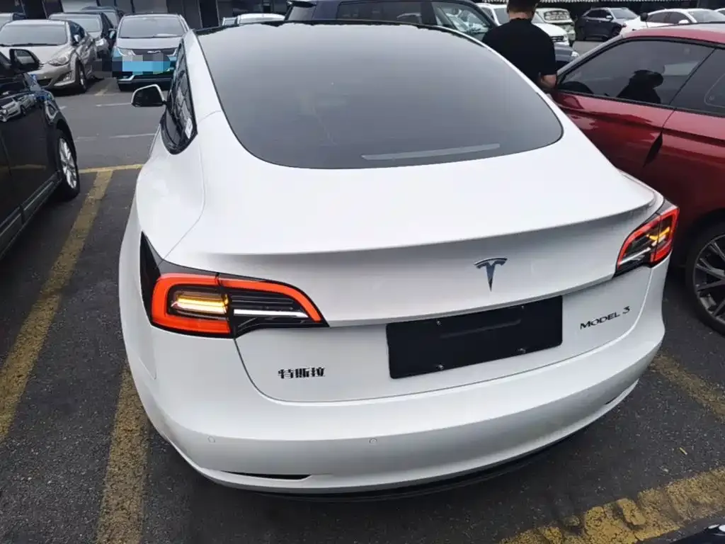 Tesla Model 3 — фото 10