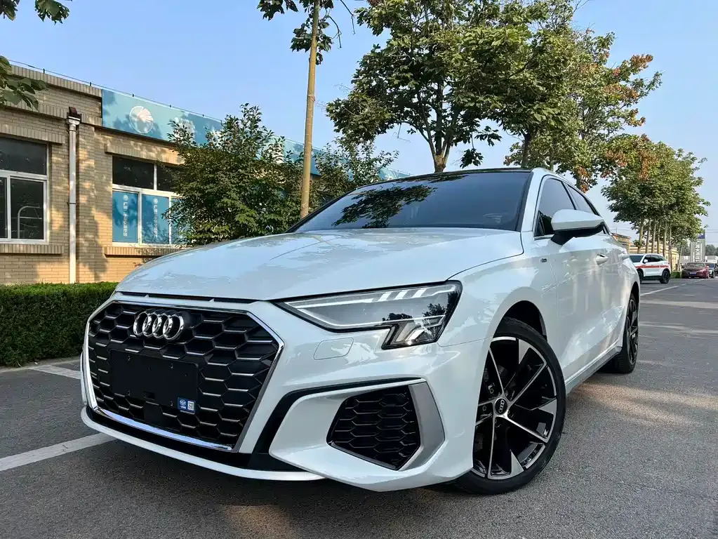 Audi A3 — фото 1