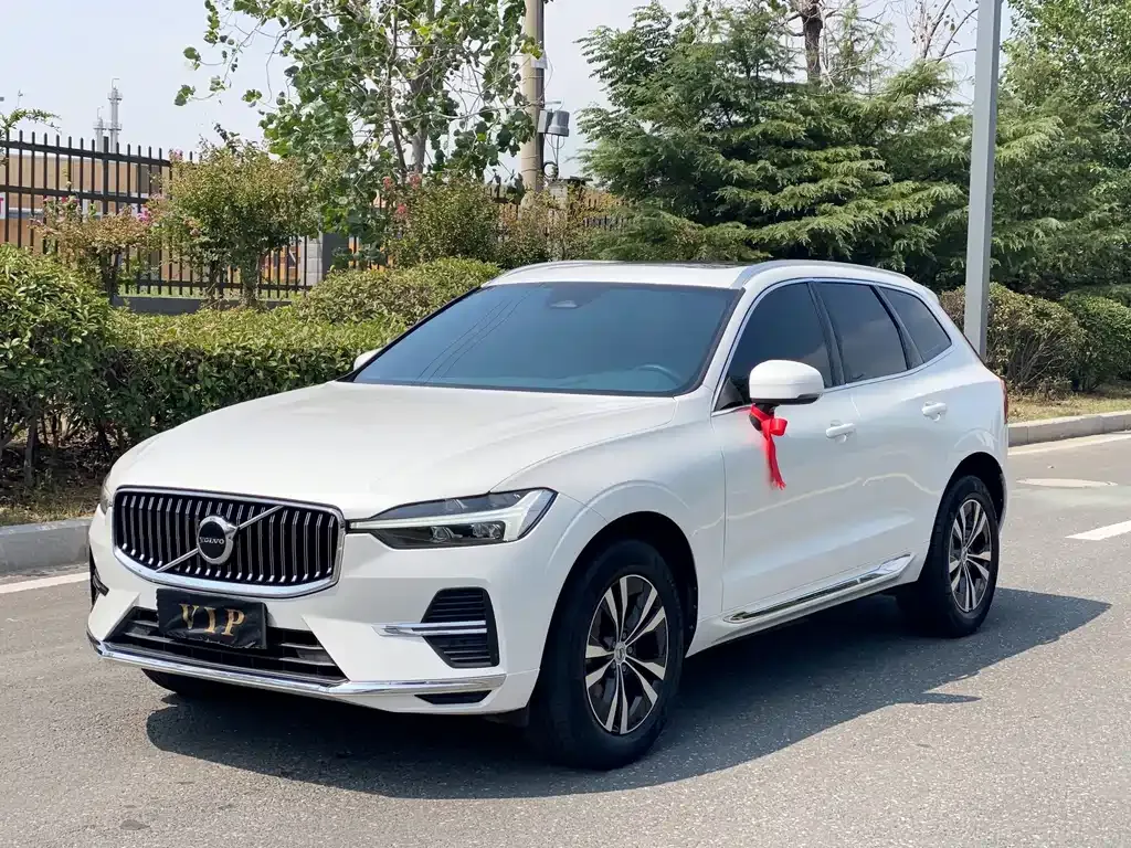 Volvo XC60 — фото 1