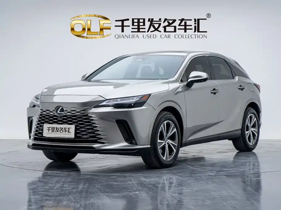 Lexus RX — фото 1