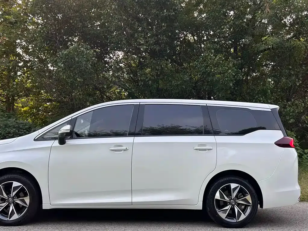 GAC Motor Trumpchi M6 — фото 10