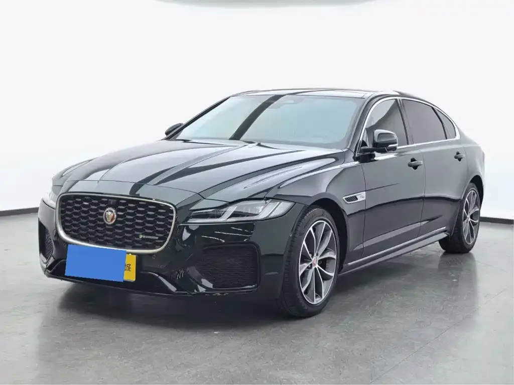 Jaguar XFL — фото 1