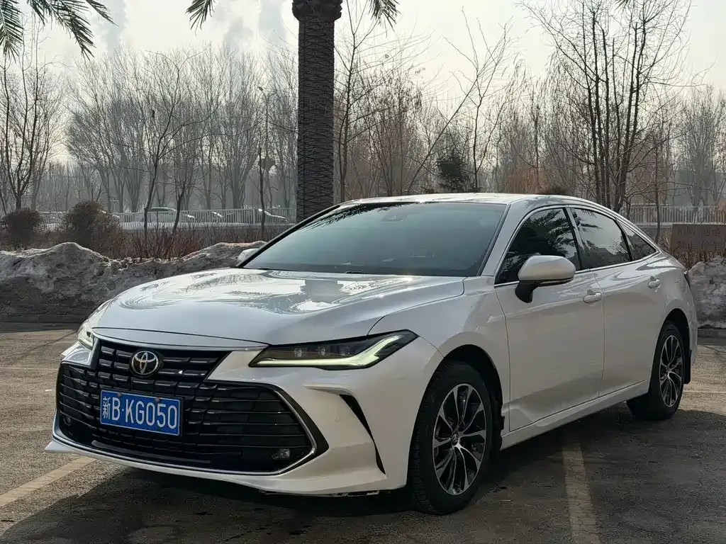 Toyota Avalon — фото 1
