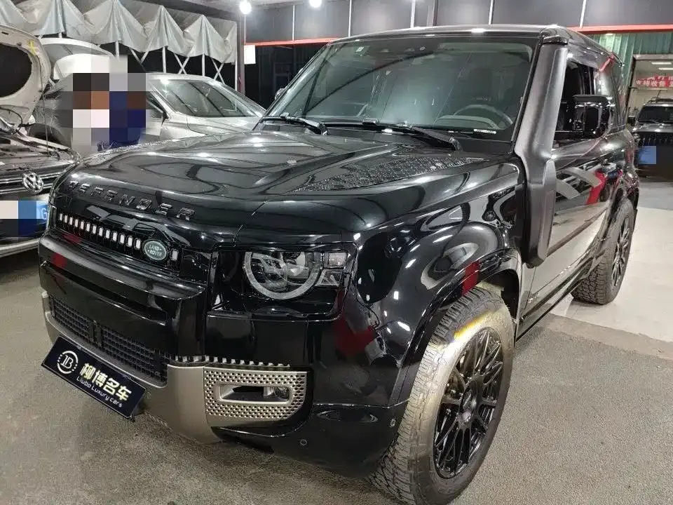 Land Rover Defender — фото 1