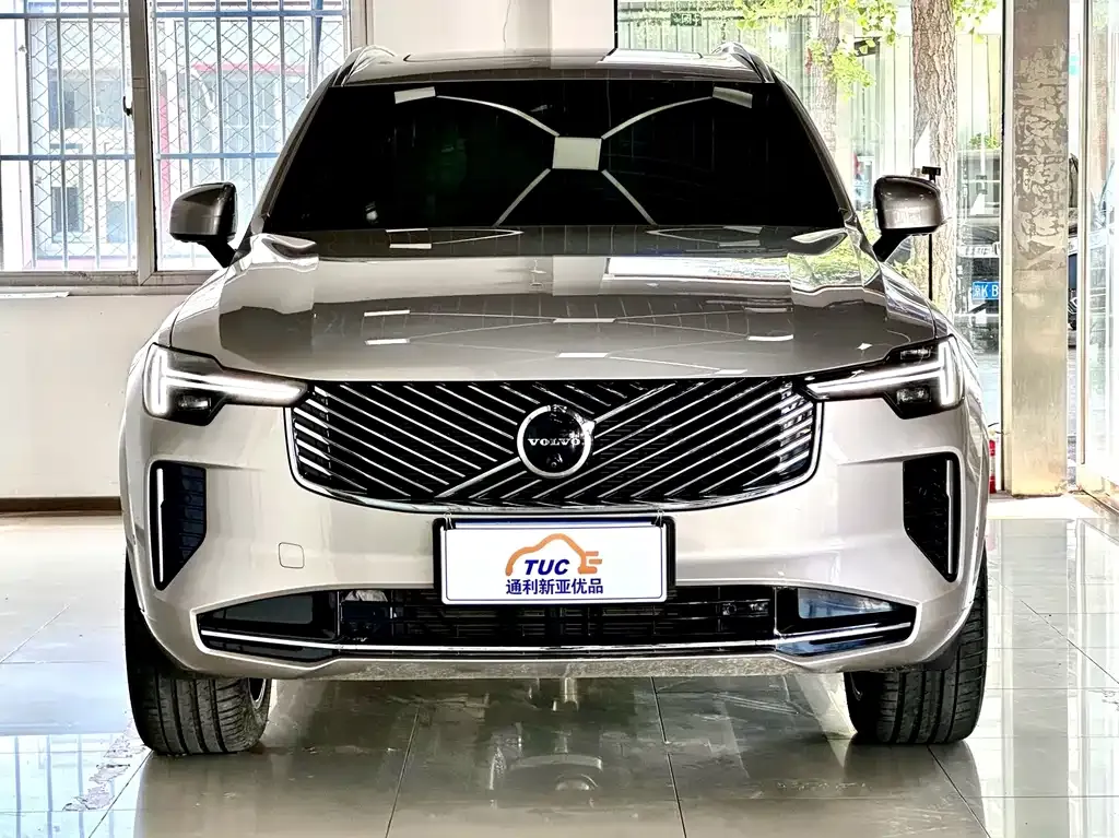 Volvo XC90 — фото 10